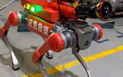 宇树机器狗变身移动水炮，助力消防员火场救援行动