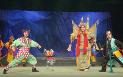 机器哮天犬登上婺剧舞台，神祇角色遭遇科技惊喜