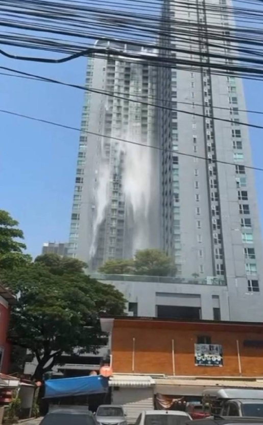 缅甸7.9级地震引发泰国强烈震感,高空泳池瞬间变瀑布奇观-图2 缅甸7.9级地震引发泰国强烈震感,高空泳池瞬间变瀑布奇观-图2