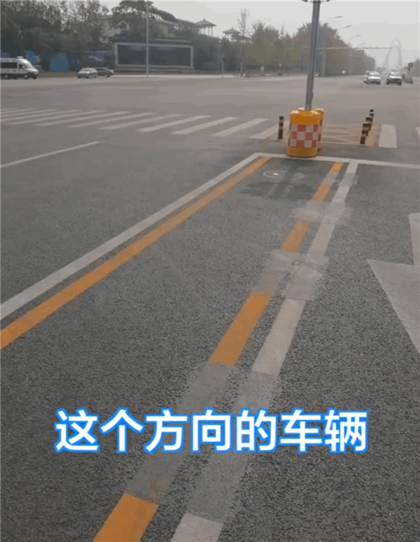 司机掉头遭遇红灯引发多车碰撞,交警解答掉头是否需要等待红灯-图1 司机掉头遭遇红灯引发多车碰撞,交警解答掉头是否需要等待红灯-图1