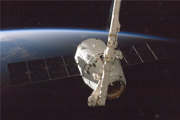 苹果与SpaceX争夺频谱使用权之战燃起-图1 苹果与SpaceX争夺频谱使用权之战燃起-图1