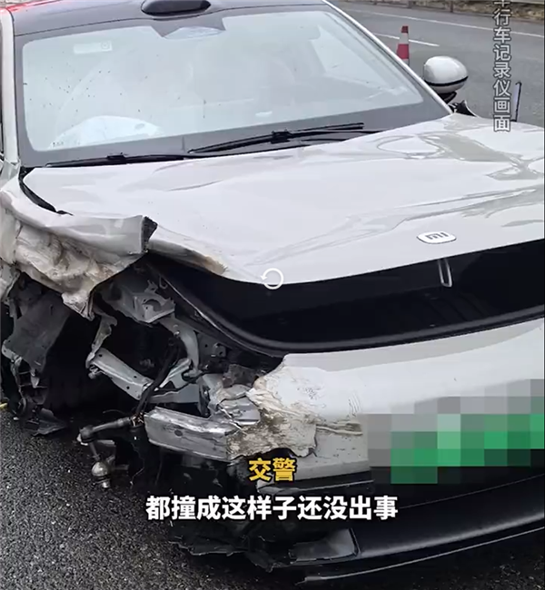 高速飙车失控撞车,男子火花四溅惊险瞬间,仅轮胎受损-图2 高速飙车失控撞车,男子火花四溅惊险瞬间,仅轮胎受损-图2