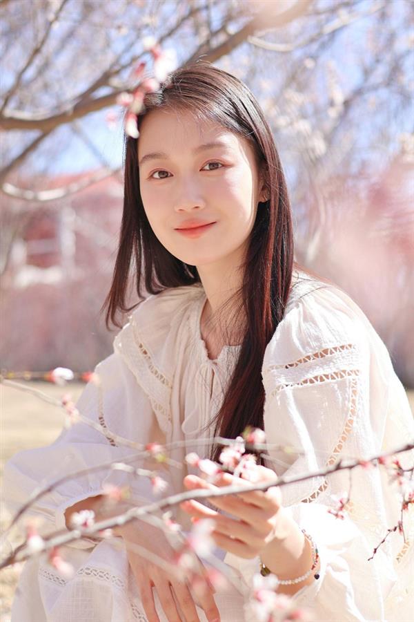 佳能EOS R50春日桃花人像实拍感受-图5 佳能EOS R50春日桃花人像实拍感受-图5