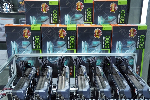 越南打造AI服务器,七块RTX 5090驱动,总功耗超4000W-图1 越南打造AI服务器,七块RTX 5090驱动,总功耗超4000W-图1