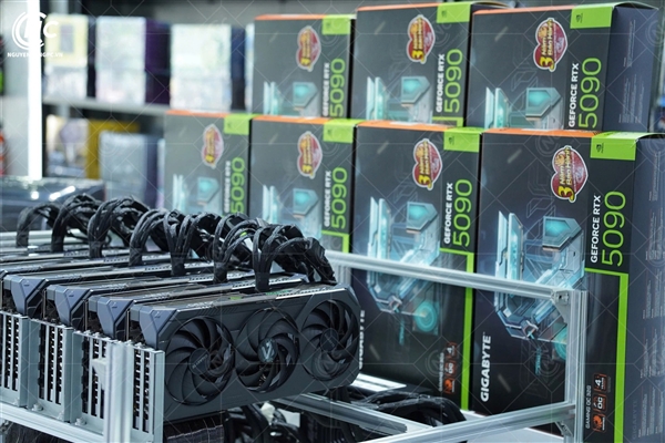 越南打造AI服务器,七块RTX 5090驱动,总功耗超4000W-图3 越南打造AI服务器,七块RTX 5090驱动,总功耗超4000W-图3