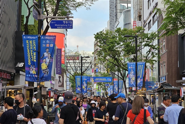 五一假期国人境外出行增长53%,海外公共交通成为新宠,支付宝数据揭示消费新趋势-图1 五一假期国人境外出行增长53%,海外公共交通成为新宠,支付宝数据揭示消费新趋势-图1