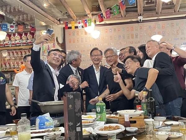 黄仁勋台北电脑展重磅亮相,开幕演讲揭秘万亿美元晚宴计划!-图3 黄仁勋台北电脑展重磅亮相,开幕演讲揭秘万亿美元晚宴计划!-图3