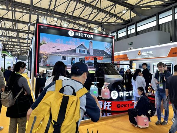 飞行摩托国内首秀，突破陆地界限的革新之旅-图2