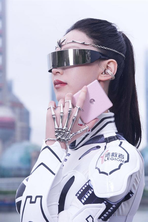 联想moto携机器狗与机器姬亮相外滩，新品发布会定于5月8日-图5