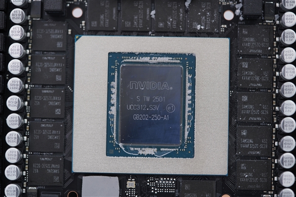 中国特供版RTX 5090D禁售,已下单用户遭取消,市场反应如何?-图1 中国特供版RTX 5090D禁售,已下单用户遭取消,市场反应如何?-图1