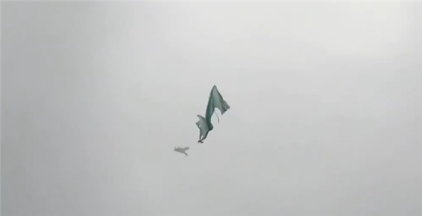 西安夜空不明黑影揭秘,强对流天气下的龙影解读-图2 西安夜空不明黑影揭秘,强对流天气下的龙影解读-图2