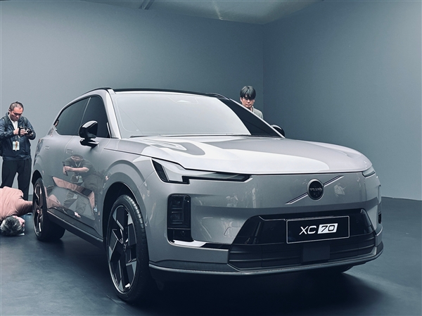 沃尔沃XC70全新SMA架构长续航超级混动SUV重磅发布-图3