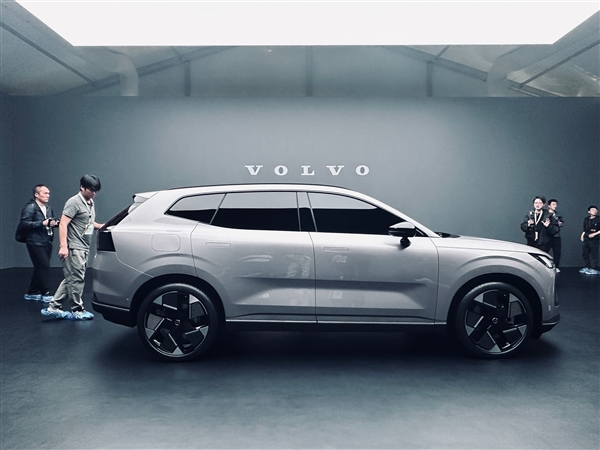 沃尔沃XC70全新SMA架构长续航超级混动SUV重磅发布-图4