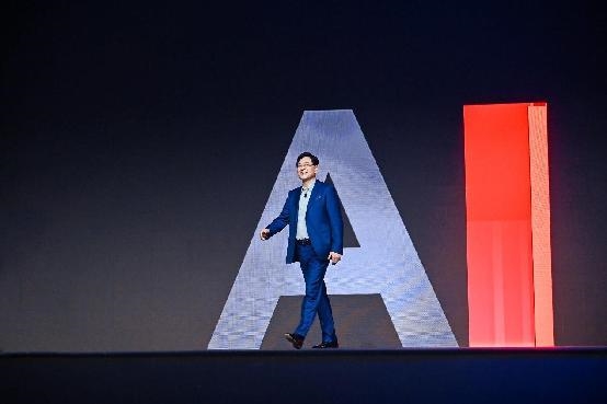 联想发布多款超级智能体,端侧AI规模化落地启动-图1 联想发布多款超级智能体,端侧AI规模化落地启动-图1