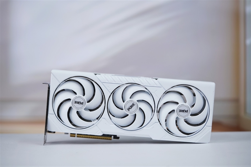 AMD RX 9070 GRE首发评测,游戏性能超越RTX 5060 Ti,超频逼近RTX 5070-图1 AMD RX 9070 GRE首发评测,游戏性能超越RTX 5060 Ti,超频逼近RTX 5070-图1