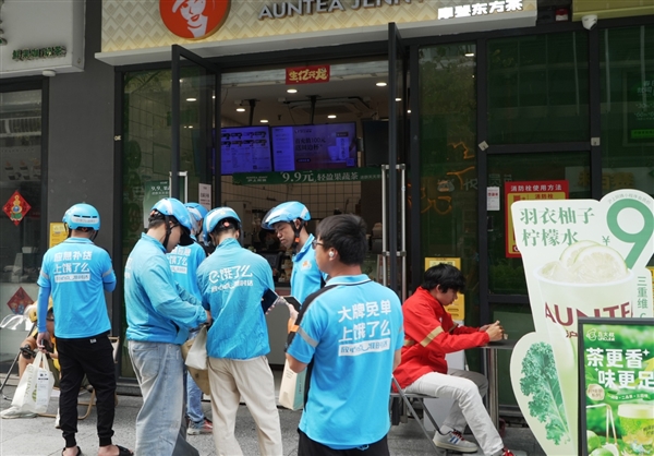 五一假期外卖业务激增,饿了么订单创历史纪录,AI助手小饿及智能装备助力配送-图1 五一假期外卖业务激增,饿了么订单创历史纪录,AI助手小饿及智能装备助力配送-图1