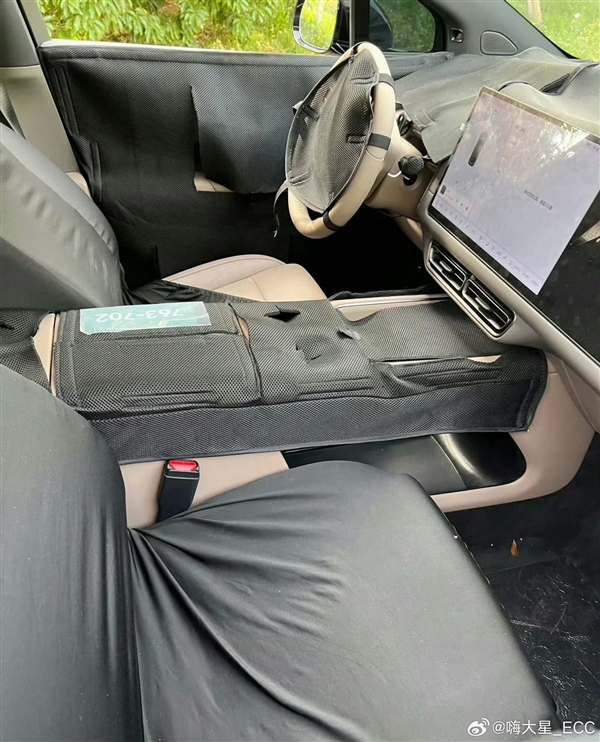 理想首款纯电SUV i8内饰谍照曝光,经典设计再升级-图1 理想首款纯电SUV i8内饰谍照曝光,经典设计再升级-图1