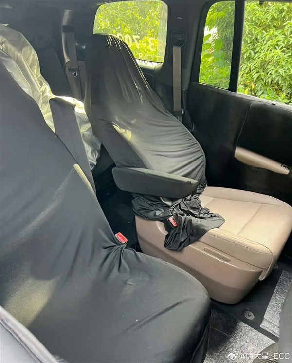 理想首款纯电SUV i8内饰谍照曝光,经典设计再升级-图2 理想首款纯电SUV i8内饰谍照曝光,经典设计再升级-图2