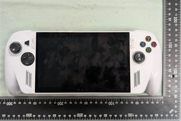 Xbox掌机首度亮相展示-图1 Xbox掌机首度亮相展示-图1