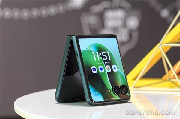 联想moto razr 60 Ultra发布,首款骁龙8至尊版小折叠,国补价5499元起!-图1 联想moto razr 60 Ultra发布,首款骁龙8至尊版小折叠,国补价5499元起!-图1