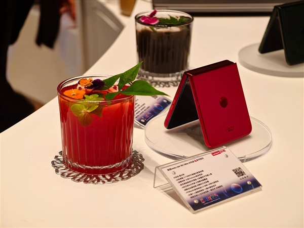 联想moto razr 60 Ultra发布,首款骁龙8至尊版小折叠,国补价5499元起!-图5 联想moto razr 60 Ultra发布,首款骁龙8至尊版小折叠,国补价5499元起!-图5