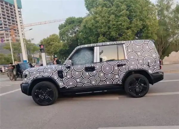 奔驰大G青春版iCAR V27谍照曝光,复古方盒子造型青春版亮相!-图2 奔驰大G青春版iCAR V27谍照曝光,复古方盒子造型青春版亮相!-图2