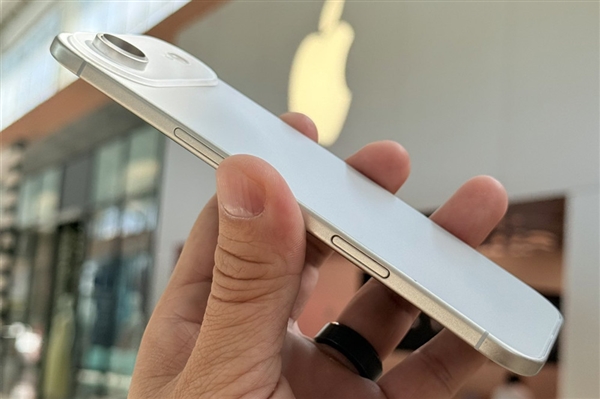 苹果新款旗舰手机iPhone 17 Air参数曝光，史上最薄设计亮相！-图1
