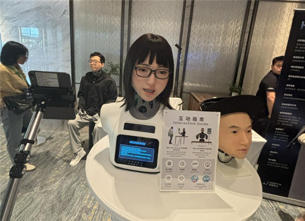 松延动力发布新一代女性仿生机器人小诺,逼真面部表情亮相-图1 松延动力发布新一代女性仿生机器人小诺,逼真面部表情亮相-图1