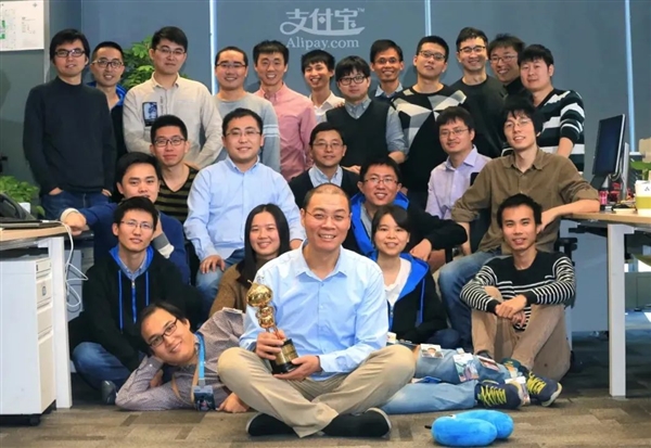 蚂蚁集团副总裁兼OceanBase创始人退休，国产分布式数据库研发历程回顾与未来展望-图1