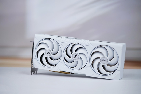 蓝宝石RX 9070超越RTX 5060 Ti，全新GRE GAMING OC 12GB DUAL显卡图赏亮相！-图2