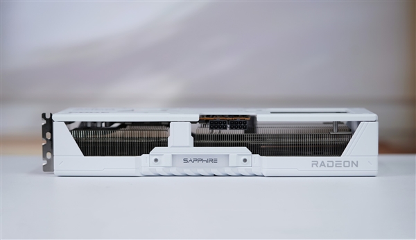 蓝宝石RX 9070超越RTX 5060 Ti，全新GRE GAMING OC 12GB DUAL显卡图赏亮相！-图6