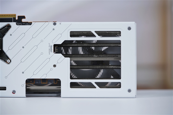 蓝宝石RX 9070超越RTX 5060 Ti，全新GRE GAMING OC 12GB DUAL显卡图赏亮相！-图9