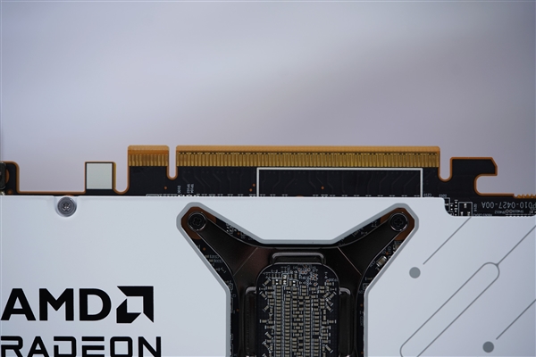 蓝宝石RX 9070超越RTX 5060 Ti，全新GRE GAMING OC 12GB DUAL显卡图赏亮相！-图10