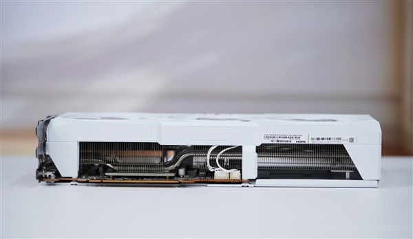 蓝宝石RX 9070超越RTX 5060 Ti，全新GRE GAMING OC 12GB DUAL显卡图赏亮相！-图11