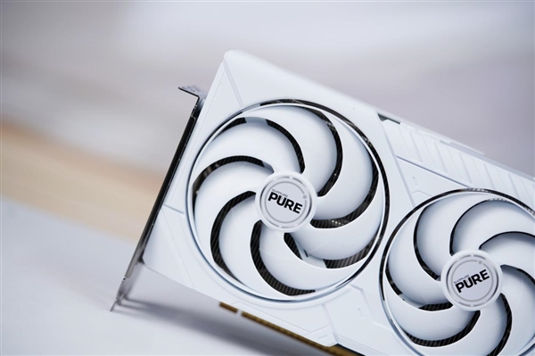蓝宝石RX 9070超越RTX 5060 Ti，全新GRE GAMING OC 12GB DUAL显卡图赏亮相！-图12