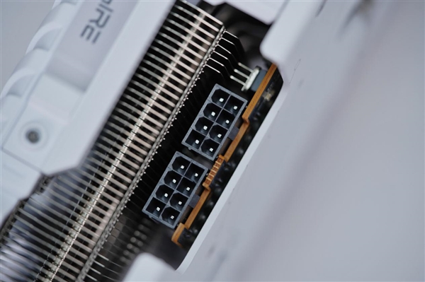 蓝宝石RX 9070超越RTX 5060 Ti，全新GRE GAMING OC 12GB DUAL显卡图赏亮相！-图15
