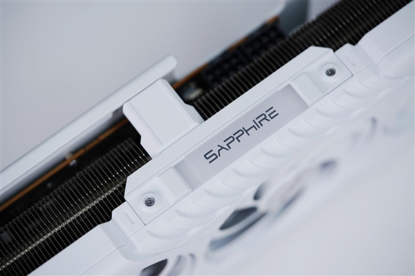 蓝宝石RX 9070超越RTX 5060 Ti，全新GRE GAMING OC 12GB DUAL显卡图赏亮相！-图14
