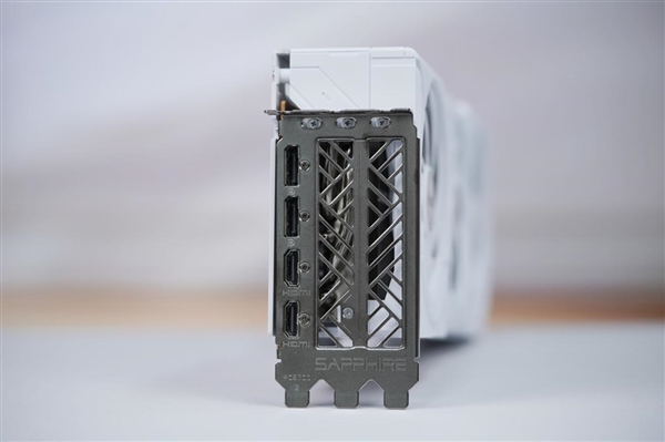 蓝宝石RX 9070超越RTX 5060 Ti，全新GRE GAMING OC 12GB DUAL显卡图赏亮相！-图16