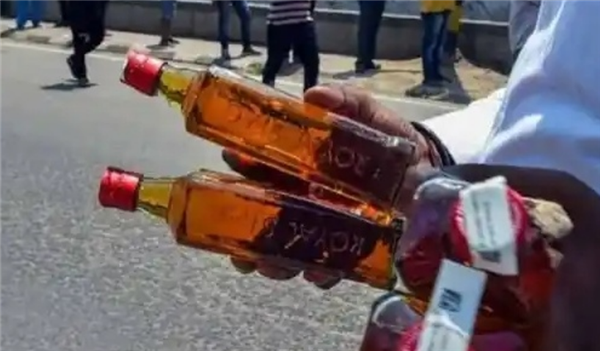 印度假酒事件导致十四人死亡悲剧-图1