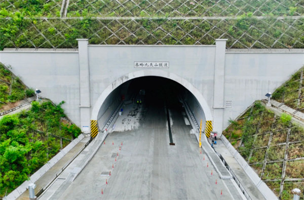 西康高铁全线隧道贯通,预计2026年通车,西安至安康仅需1小时直达-图1 西康高铁全线隧道贯通,预计2026年通车,西安至安康仅需1小时直达-图1