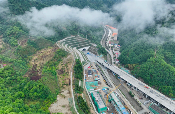 西康高铁全线隧道贯通,预计2026年通车,西安至安康仅需1小时直达-图3 西康高铁全线隧道贯通,预计2026年通车,西安至安康仅需1小时直达-图3