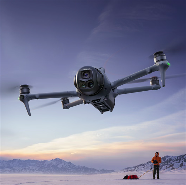 大疆Mavic 4 Pro无人机发布,六大升级揭秘,360度旋转震撼来袭-图1 大疆Mavic 4 Pro无人机发布,六大升级揭秘,360度旋转震撼来袭-图1