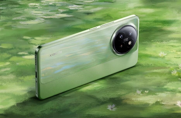 卢伟冰倾力打造之作，小米新机吸引美女产品经理瞩目-图2