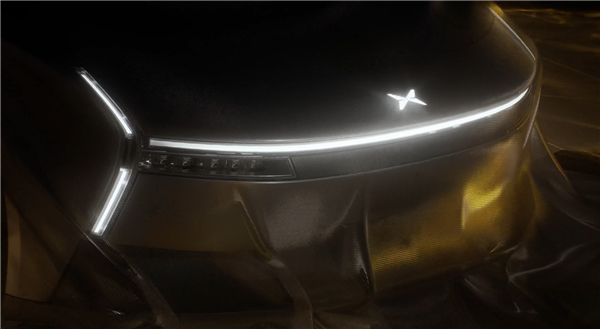 小鹏全新纯电轿跑P7官宣，赛博未来感强烈-图4